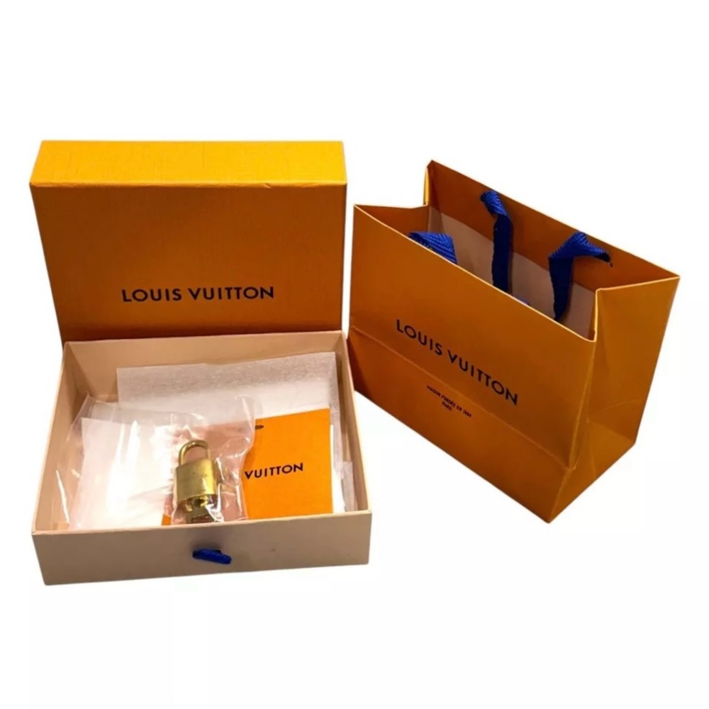 Louis Vuitton Gift Set with Authentic LV Lock #318.
